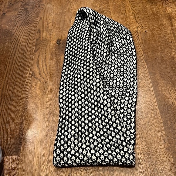 J. Crew Black and White Infinity Scarf - Picture 1 of 2
